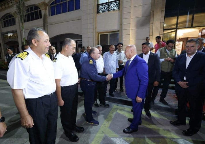وزير النقل يزور ميناء دمياط حاملاً شكر الرئيس السيسي لأبطال قاطرات التغويز والتخزين
