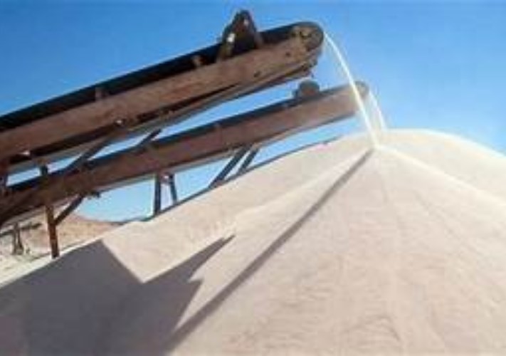 الجمارك المصرية تبدأ تحصيل رسم صادر على خام الرمال البيضاء للمشروعات بالمناطق الحرة