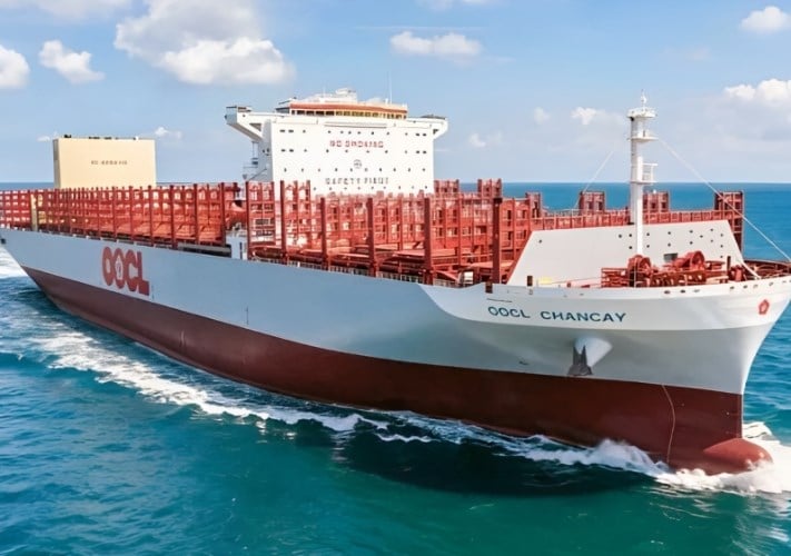 "سيسبان" تعزز أسطولها باستلام سفينة الحاويات "OOCL Peru" بسعة 13,580 حاوية