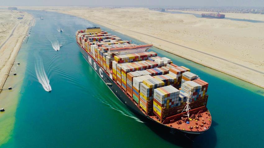 شركة بنينسولا العالمية تدرس إنشاء مستودع عائم لتزويد السفن بالوقود في قناة السويس