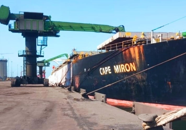 ميناء شرق بورسعيد يستقبل السفينة "CAPE MIRON" لتفريغ 170,610 أطنان من برادة الحديد