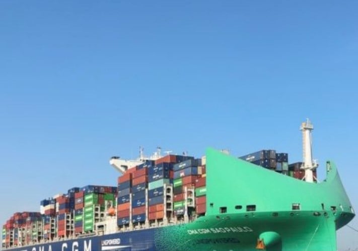 ميناء الإسكندرية يعقد لقاءً مع مكاتب النقل لحل مشاكل حركة الشاحنات عبر المنافذ
