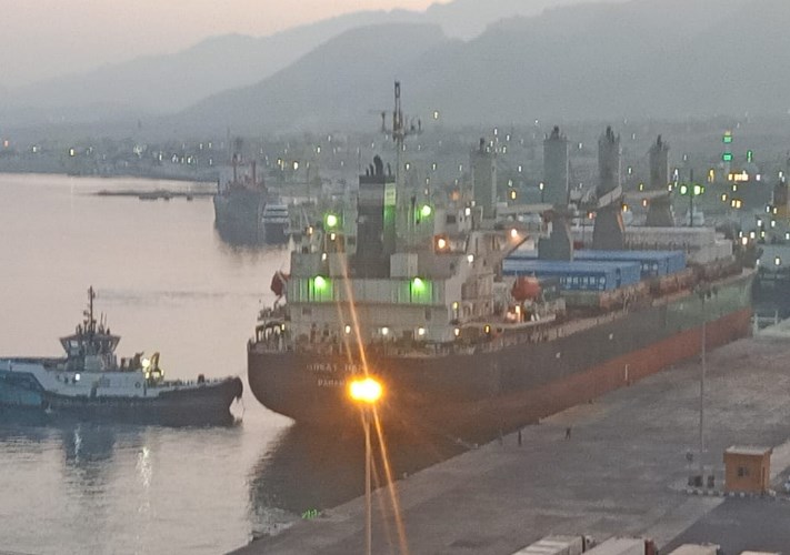 تداول 19 ألف طن و1000 شاحنة بضائع عامة ومتنوعة ووصول ومغادرة 1500راكب  بموانئ البحر الأحمر