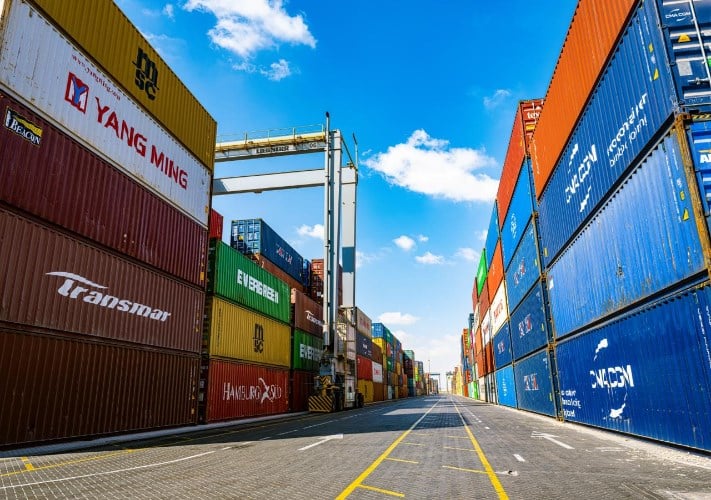 مشروع ضخم لتنظيم حركة الشاحنات بميناء السخنة باستثمار مليار جنيه