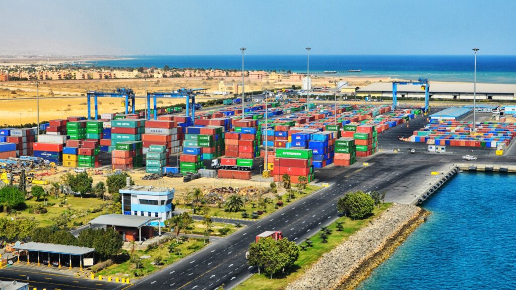 تحالف حكومي مصري يتقدم بعرض لنيل امتياز إدارة رصيف الغاز في ميناء السخنة