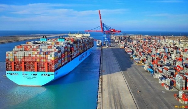 قناة السويس تفقد 55% من حركة السفن و66% من العائد الدولاري في عامين بسبب الأزمة الإقليمية