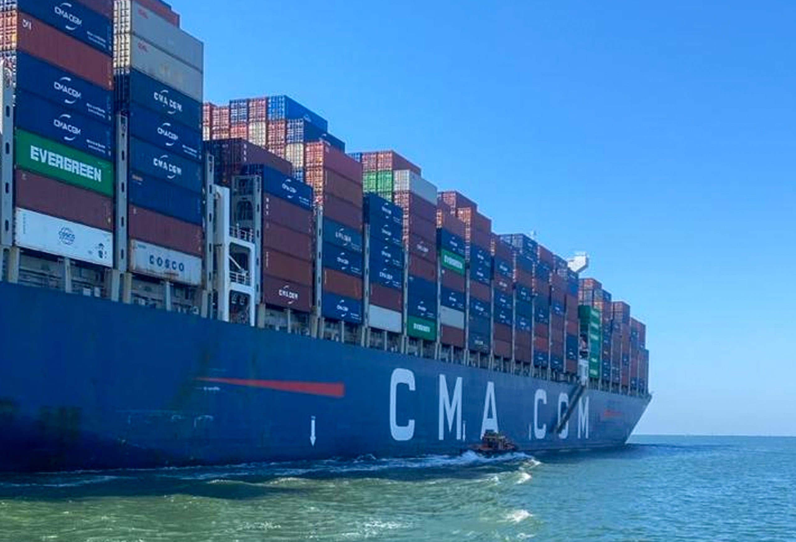 عبور سفينة الحاويات العملاقة CMA CGM ZEPHYR قناة السويس ضمن قافلة الجنوب يعزز حركة التجارة العالمية