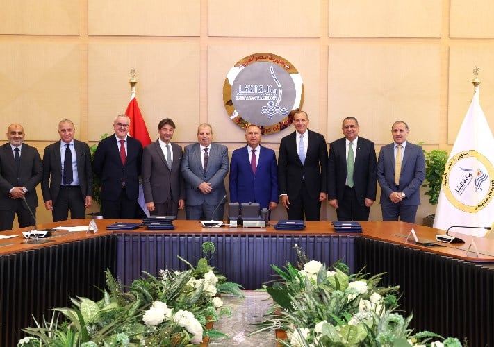 توقيع عقود لمشاريع نقلية استراتيجية لربط الموانئ بالشبكة الحديدية القومية