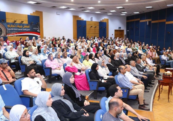 الدفعة الأولى من طلاب الجامعات تبدأ تدريبها في ميناء دمياط: تعزيز الخبرات العملية ودعم الشباب