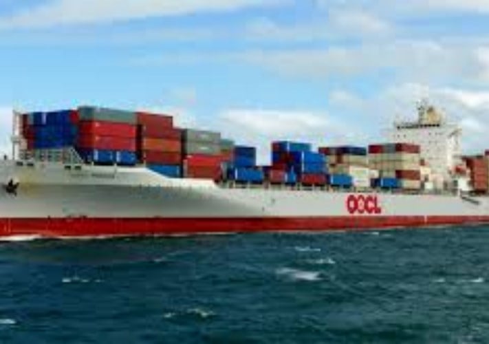 الخط الملاحي OOCL يطلب 12 سفينة تعمل بالغاز الطبيعي المسال بسعة 13.6 ألف حاوية مكافئة